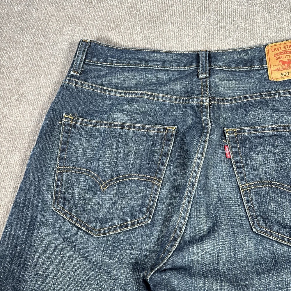 Levis 569 Jean Shorts Men 34 Loose Straight Fit Dark Blue Denim Faded Skater Y2K - Picture 4 of 11